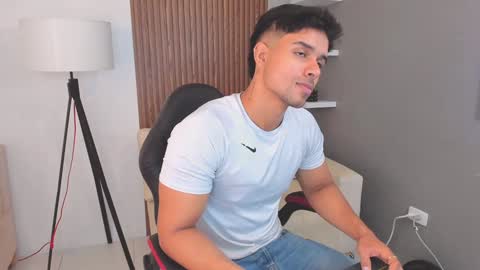 Snapshot of liam_colliins chatting on 02.02.25 Liam Collins online show from 02.02.25