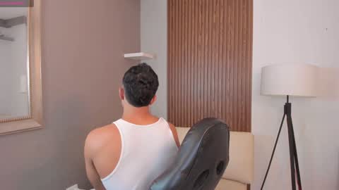 Snapshot of liam_colliins chatting on 02.08.25 Liam Collins online show from 02.08.25