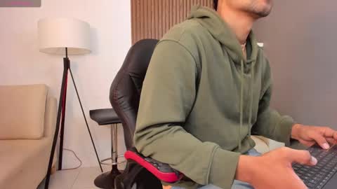 Snapshot of liam_colliins chatting on 02.25.25 Liam Collins online show from 02.25.25