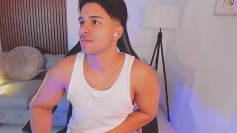 Snapshot of liam_colliins chatting on 10.08.25 Liam Collins online show from 10.08.25