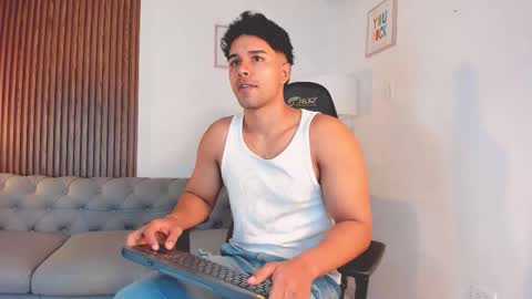 Snapshot of liam_colliins chatting on 10.18.25 Liam Collins online show from 10.18.25