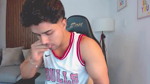 Snapshot of liam_colliins chatting on 10.28.25 Liam Collins online show from 10.28.25