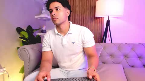 Snapshot of liam_colliins chatting on 11.27.25 Liam Collins online show from 11.27.25