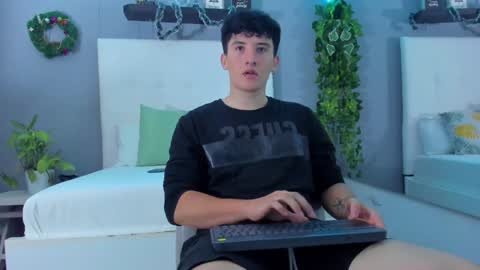 liam_conorr online show from 12.21.24