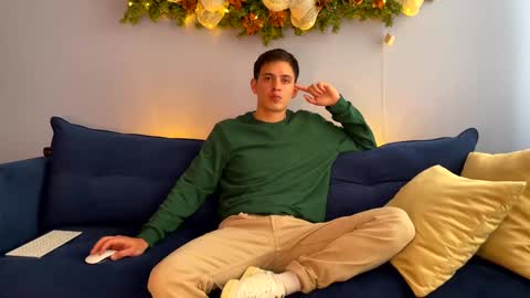 Snapshot of liam_enzho chatting on 12.29.24 Liam online show from 12.29.24