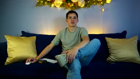 Snapshot of liam_enzho chatting on 12.30.24 Liam online show from 12.30.24