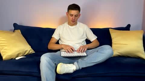 Snapshot of liam_enzho chatting on 01.19.25 Liam online show from 01.19.25