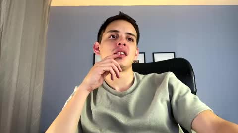 Snapshot of liam_enzho chatting on 02.14.25 Liam online show from 02.14.25