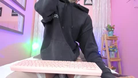 Snapshot of liam_evvan chatting on 12.16.25 Liam online show from 12.16.25