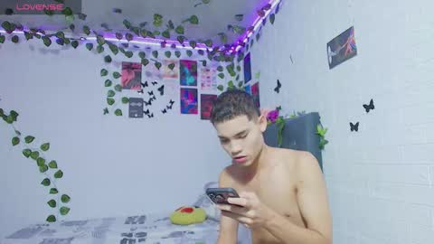 Snapshot of liam_honey18 chatting on 10.16.25 liam_honey18 online show from 10.16.25
