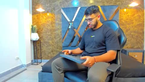 LIAM KLEIN online show from 09.17.25