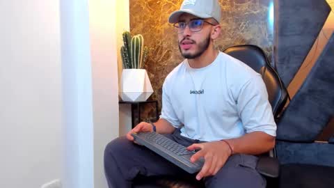 LIAM KLEIN online show from 09.21.25