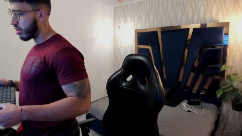 LIAM KLEIN online show from 12.03.25