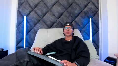 Liam twink big dick online show from 05.12.26