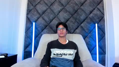 Liam twink big dick online show from 05.13.26