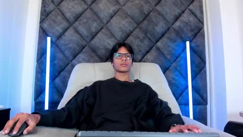 Liam twink big dick online show from 05.15.26