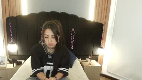 Snapshot of liamonroee_ chatting on 04.12.26 L I A M O N R O E online show from 04.12.26