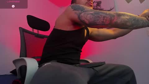 Snapshot of liamreigns_ chatting on 11.21.25 liam online show from 11.21.25