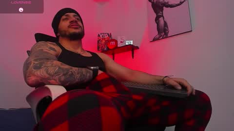 Snapshot of liamreigns_ chatting on 11.28.25 liam online show from 11.28.25