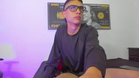 Snapshot of lian_23_ chatting on 12.17.24 online show from 12.17.24