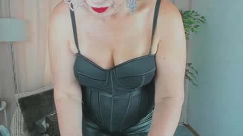 Snapshot of liana_bloom chatting on 06.14.26 Liana online show from 06.14.26