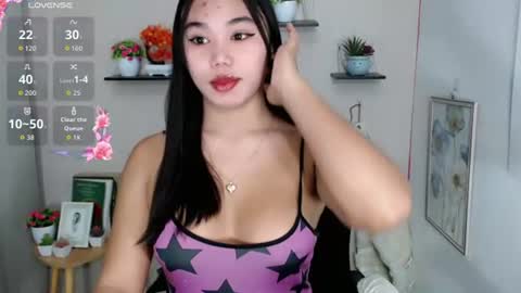Snapshot of liane_mei chatting on 06.12.26 Liane online show from 06.12.26