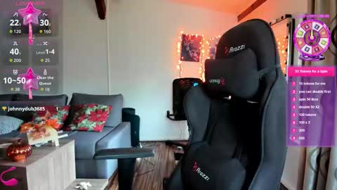 LiaQuinn online show from 10.15.25