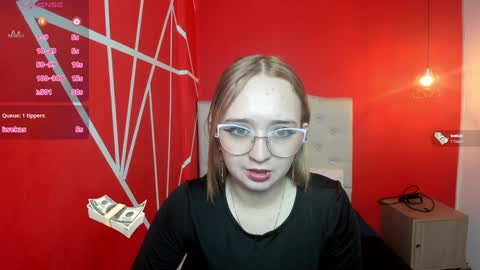 Lia Roberts online show from 12.09.24