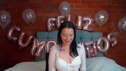 LIA TAYLOR  online show from 12.25.24