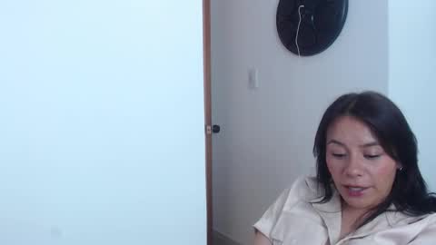 LIA TAYLOR  online show from 01.17.25
