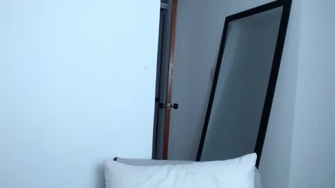 LIA TAYLOR  online show from 02.20.25