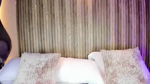  LIA TINK  online show from 01.15.26