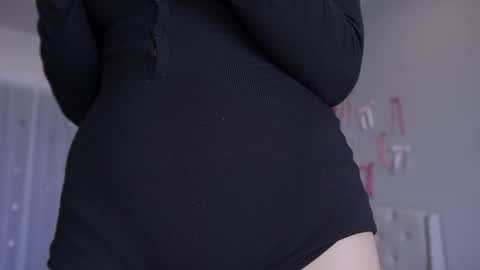 Snapshot of liavee chatting on 05.19.26 Lia online show from 05.19.26