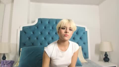 Lia Vivumi  online show from 10.16.25