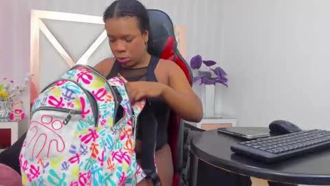 Snapshot of licyevans1 chatting on 11.29.25 licyevans1 online show from 11.29.25