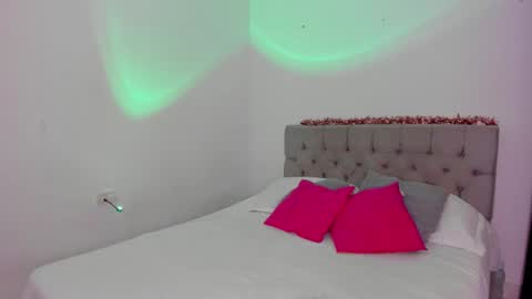 Snapshot of lightshine_ chatting on 10.24.25 Maddie online show from 10.24.25