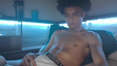 Snapshot of lightskinwithgirth chatting on 05.01.26 lightskinwithgirth online show from 05.01.26