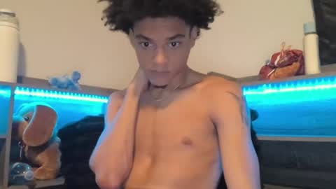 Snapshot of lightskinwithgirth chatting on 05.11.26 lightskinwithgirth online show from 05.11.26