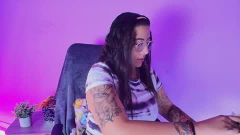 Snapshot of liiavega chatting on 01.21.25 online show from 01.21.25