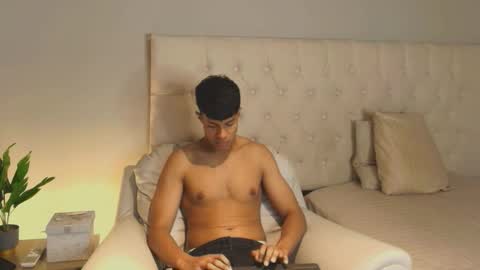 Snapshot of lil_ae1 chatting on 01.10.26 lil online show from 01.10.26