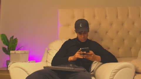 Snapshot of lil_ae1 chatting on 01.15.26 lil online show from 01.15.26