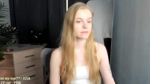 Snapshot of lil_cookie_monster chatting on 04.18.26 Erica online show from 04.18.26