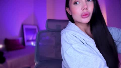 Snapshot of lil_gabbyg chatting on 11.22.25 Gabriela online show from 11.22.25