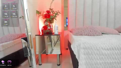 Snapshot of lil_hanna18 chatting on 12.22.25 Hanna online show from 12.22.25