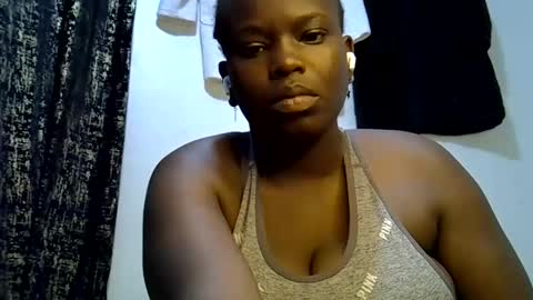 Snapshot of lil_miss23 chatting on 10.05.25 lil_miss23 online show from 10.05.25