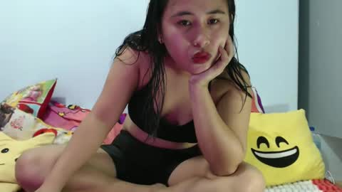 Snapshot of lil_sweetgirl4u chatting on 02.12.25 lil_sweetgirl4u online show from 02.12.25