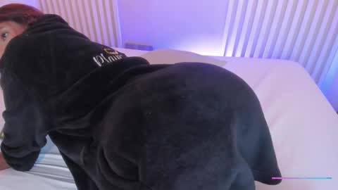 Snapshot of lila_cohen chatting on 11.08.25 L I L A online show from 11.08.25