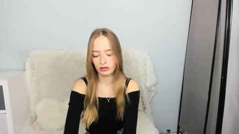 LiliaDesire online show from 11.17.25