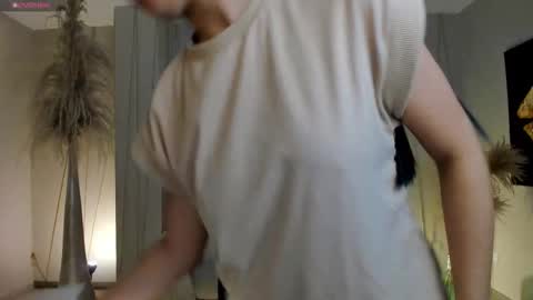 Lila West online show from 10.06.25