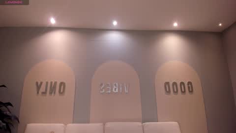 Lila West online show from 11.04.25